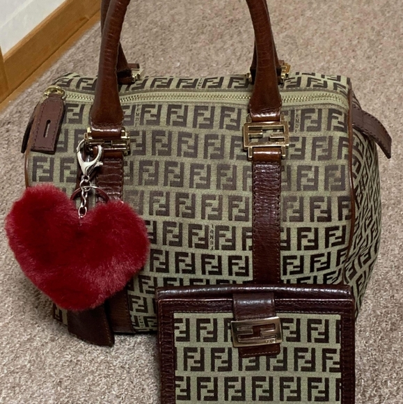 ❤FENDI Handbag with Matching Wallet❤ - Picture 2 of 15